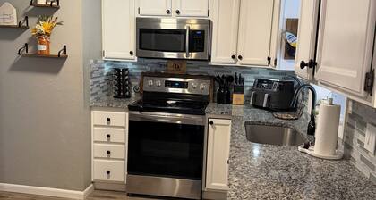 Charming 3 Bedroom House 4 miles from Stadium- World Cup KC location