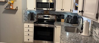 Charming 3 Bedroom House 4 miles from Stadium- World Cup KC location
