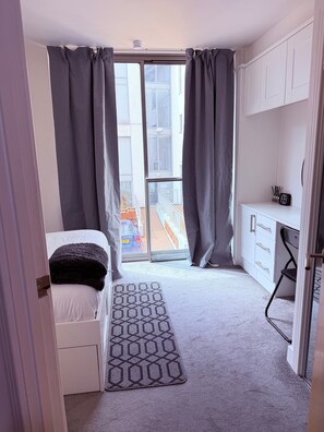 1 habitación, tabla de planchar con plancha, wifi y ropa de cama 