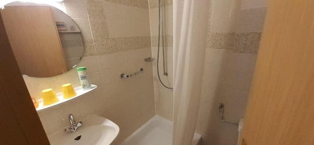 Einzelzimmer | Badezimmer | Haartrockner, Handtücher