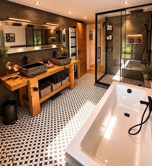 Bathroom - Gite Chambord - 15 Pers. Mont-Saint-Michel Bay (Dragey-Ronthon)
