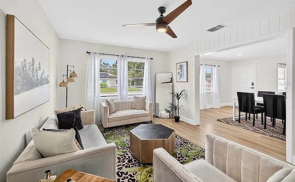 Smart TV - Spacious Tampa Retreat with Screened-In Pool (Tampa)