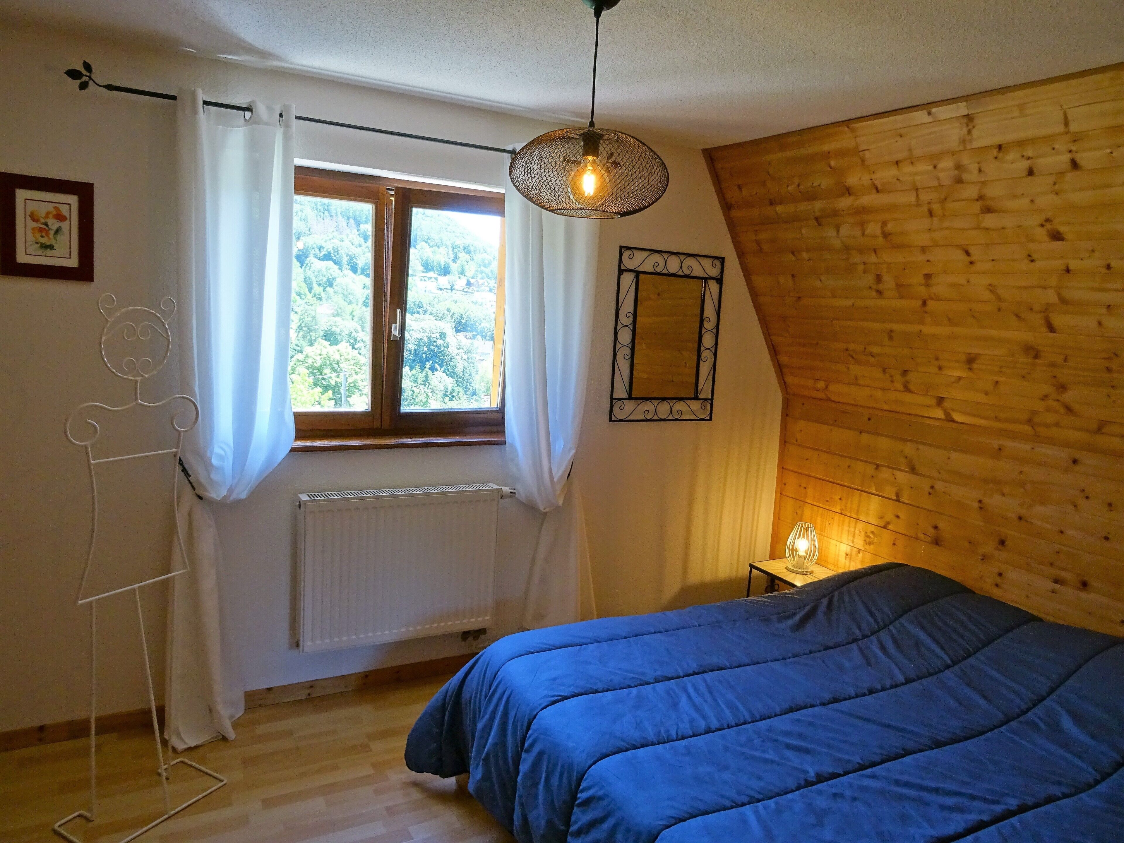 4 chambres, fer et planche à repasser, Wi-Fi, draps fournis