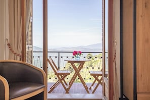 Comfort Triple Room, Balcony, Mountain View | Interior