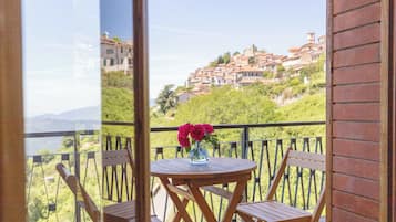 Standard Room, Balcony, Mountain View | Outdoor dining