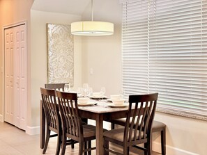 Dining - Private Pool, Balcony & BBQ Area Short Walk to Clubhouse (Clermont)