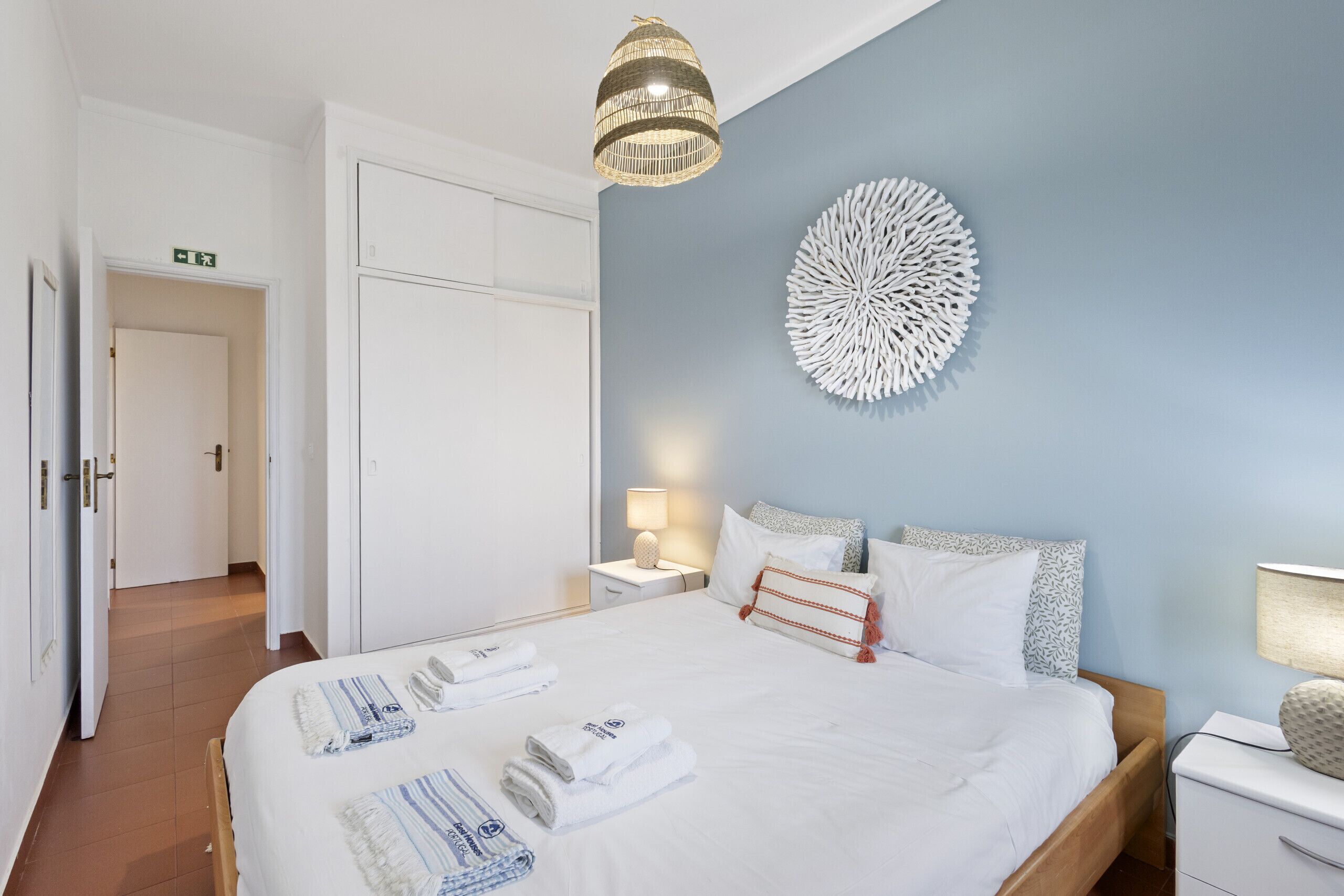 Iron/ironing board, free WiFi, bed sheets