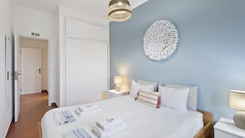Iron/ironing board, free WiFi, bed sheets