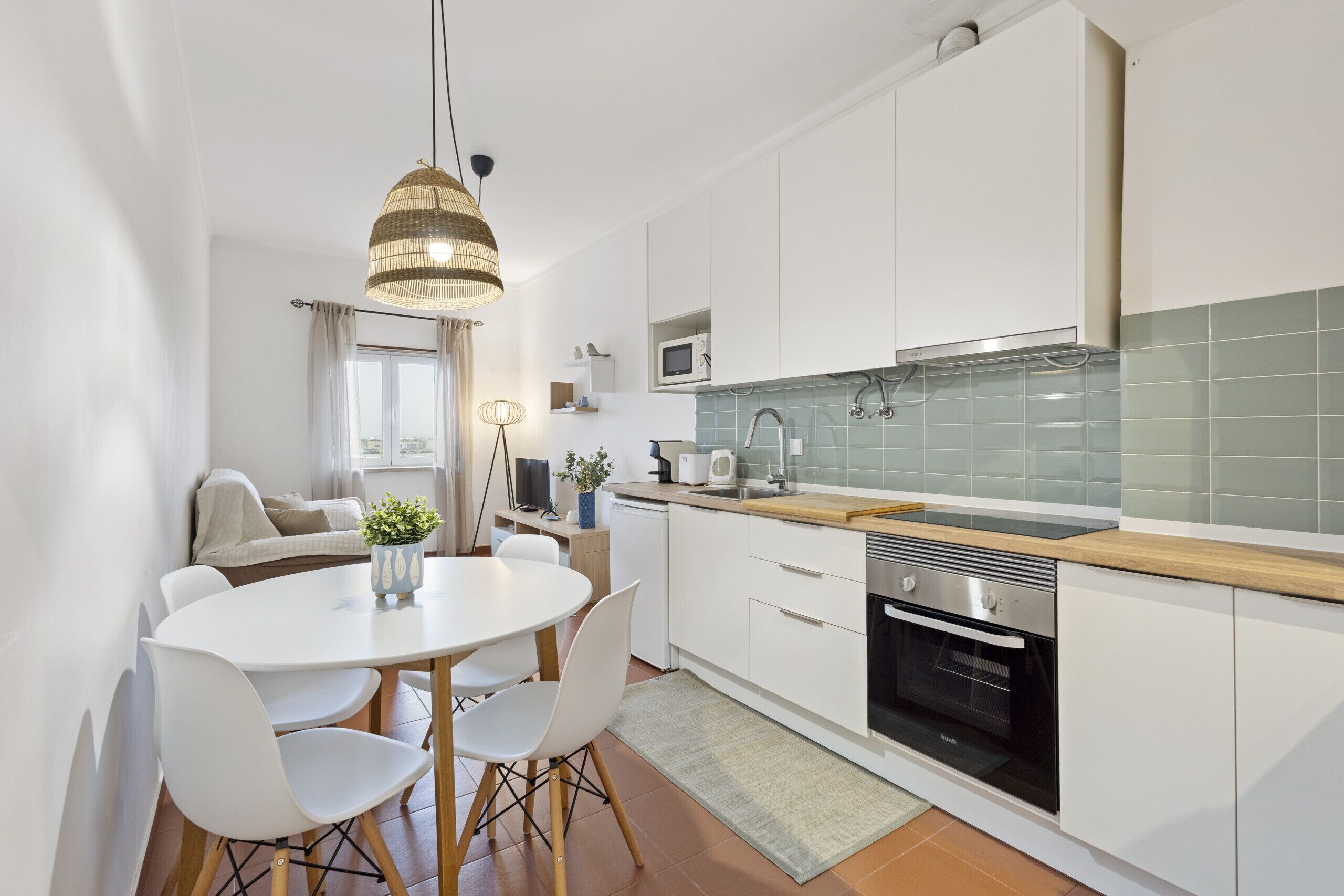 Fridge, microwave, oven, coffee/tea maker
