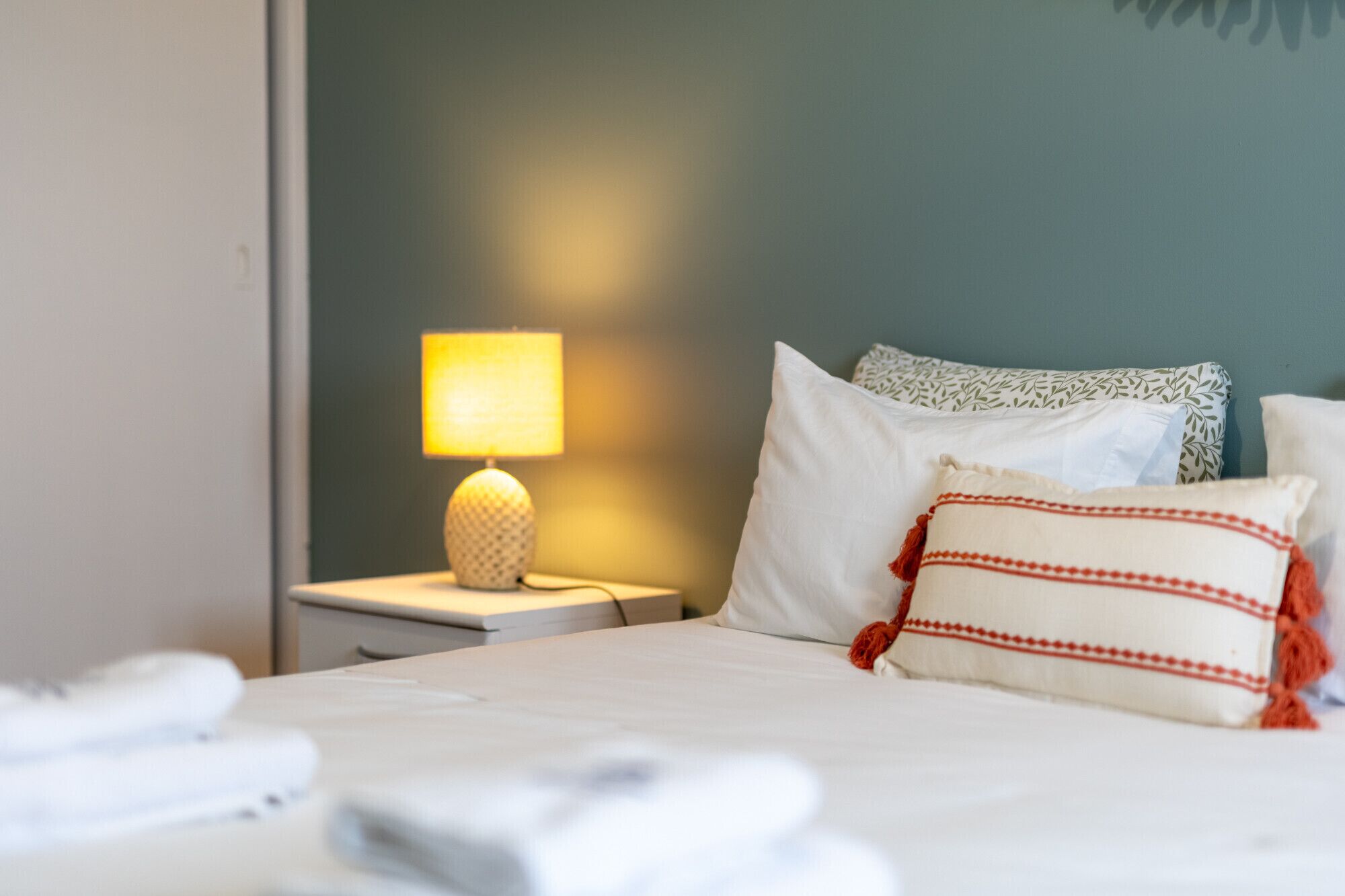 Iron/ironing board, free WiFi, bed sheets