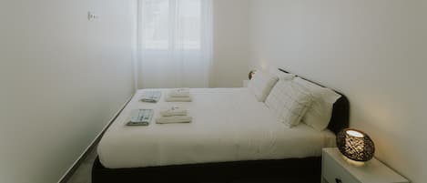 Iron/ironing board, free WiFi, bed sheets