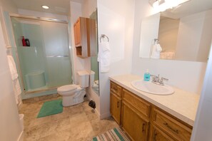 Towels, soap, toilet paper - 2 beds,1 bath, own kitchen, own laundry and separated entrance in Medicine Hat (Medicine Hat)