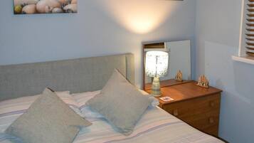2 bedrooms, iron/ironing board, WiFi (free), bed sheets
