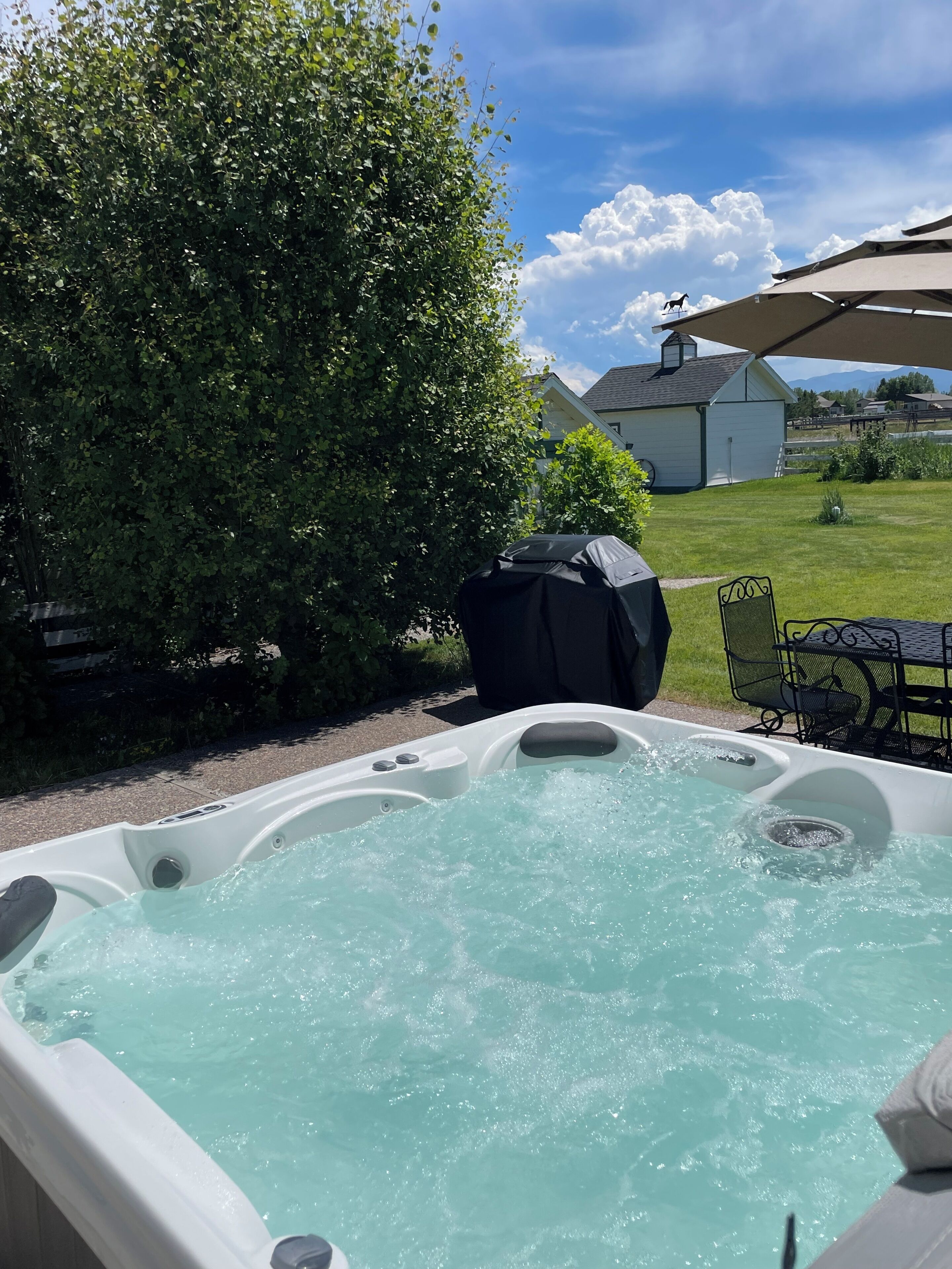 Outdoor spa tub