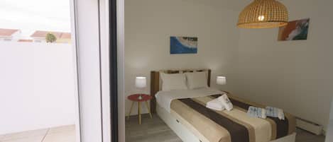 Een strijkplank/strijkijzer, gratis wifi, beddengoed
