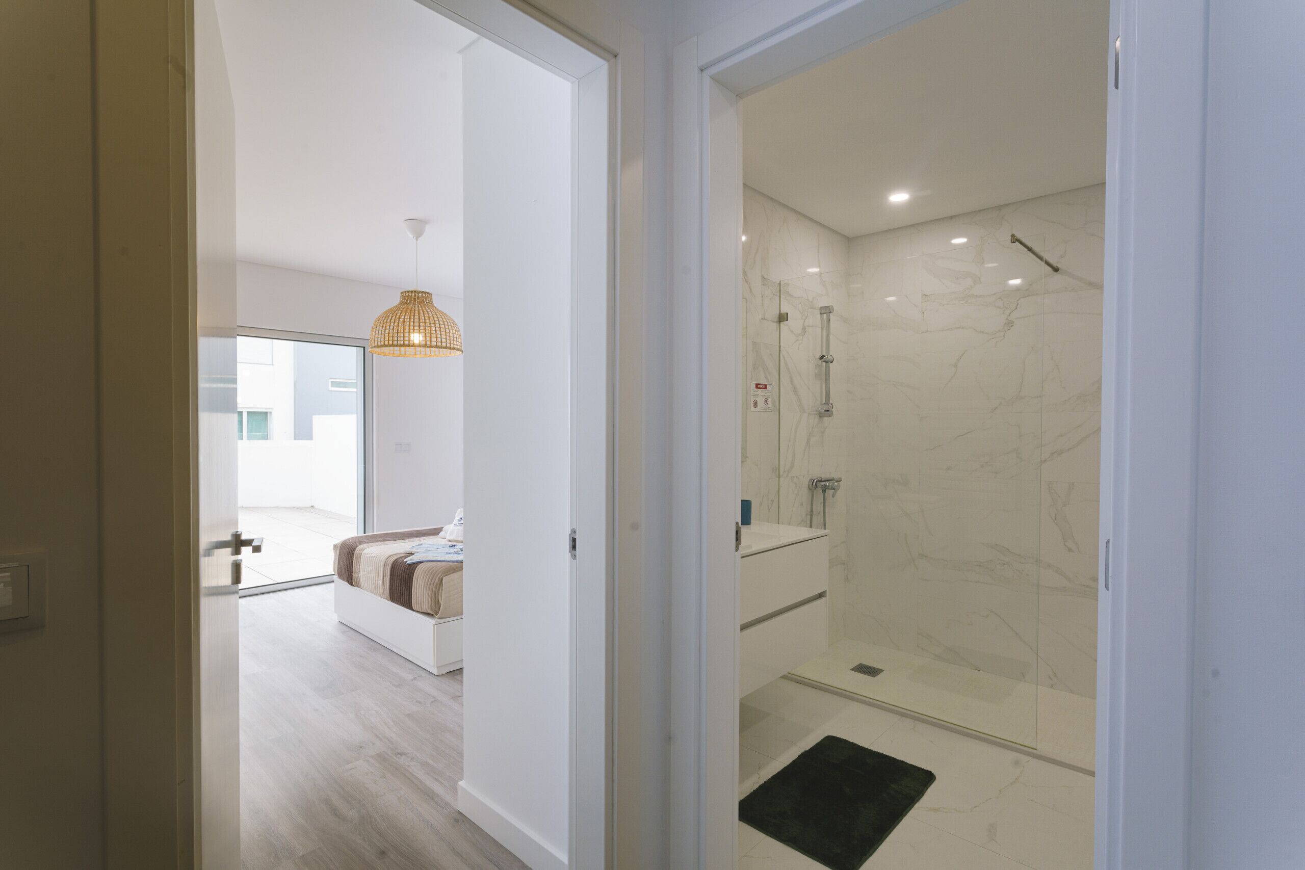 Shower, towels
