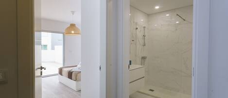 Shower, towels