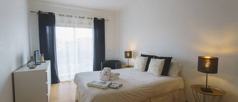 Iron/ironing board, free WiFi, bed sheets