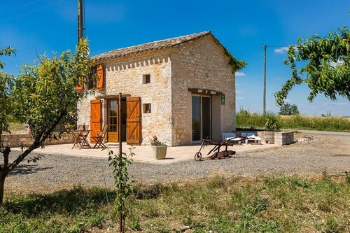 Holiday Home "La Cabane du Vigneron" with Shared Pool, Private Terrace & Air Conditioning