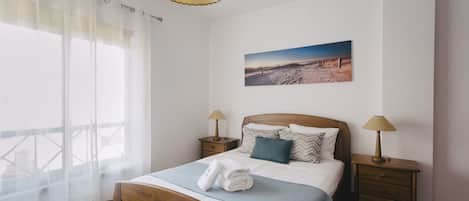 Iron/ironing board, free WiFi, bed sheets
