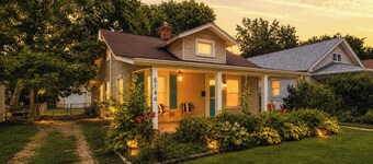 The Primrose Cottage | Pet Friendly, Private Yard!