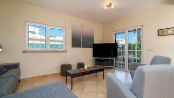 TV, lareira, DVD player