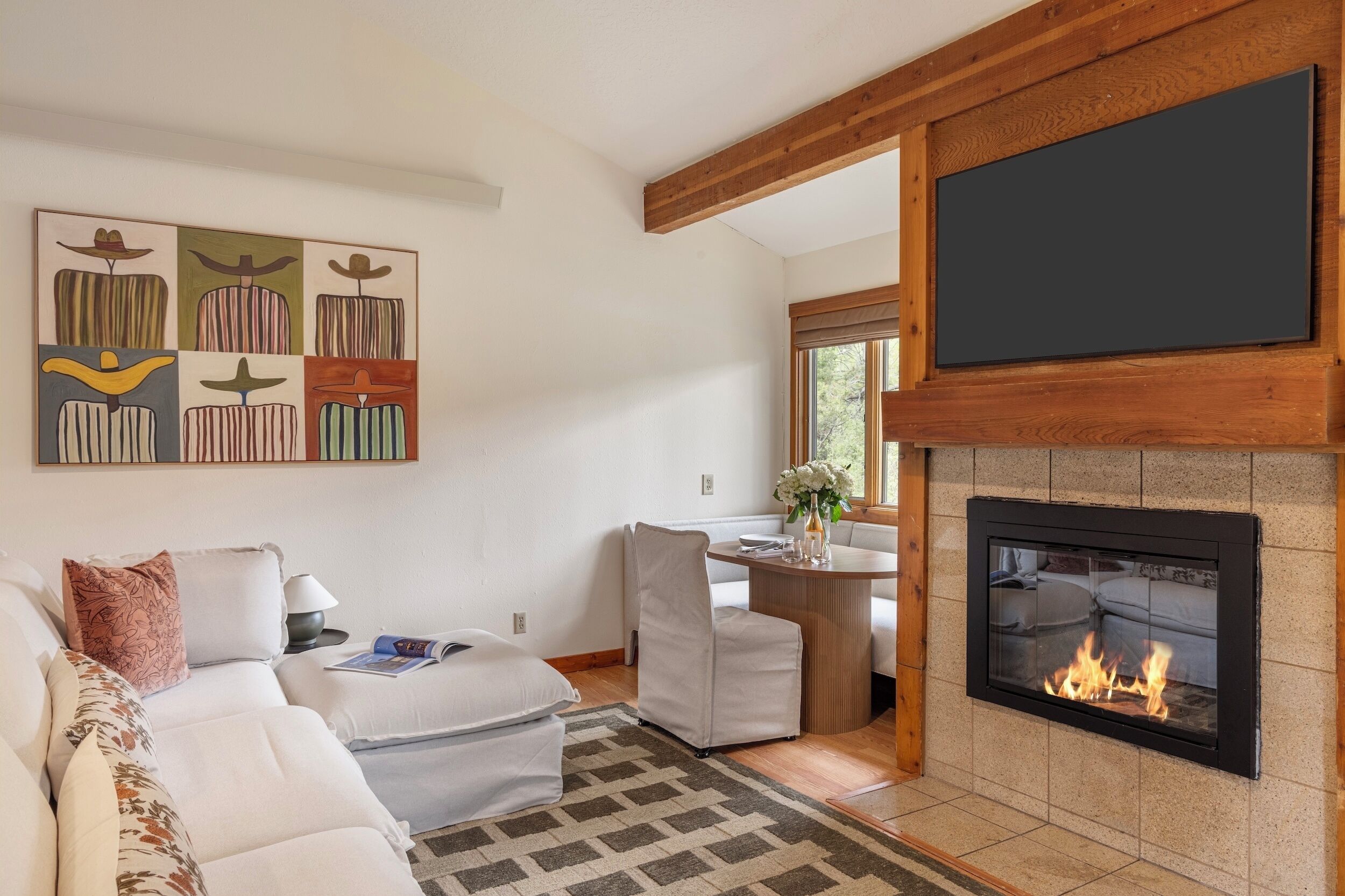 Smart-TV og peis