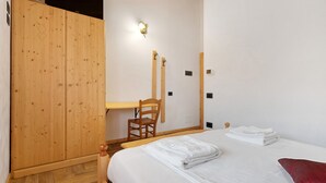 Room - Room 'Agritur Dalcastagnè Rododendro' with Mountain View, Shared Terrace and Wi-Fi (Torcegno)