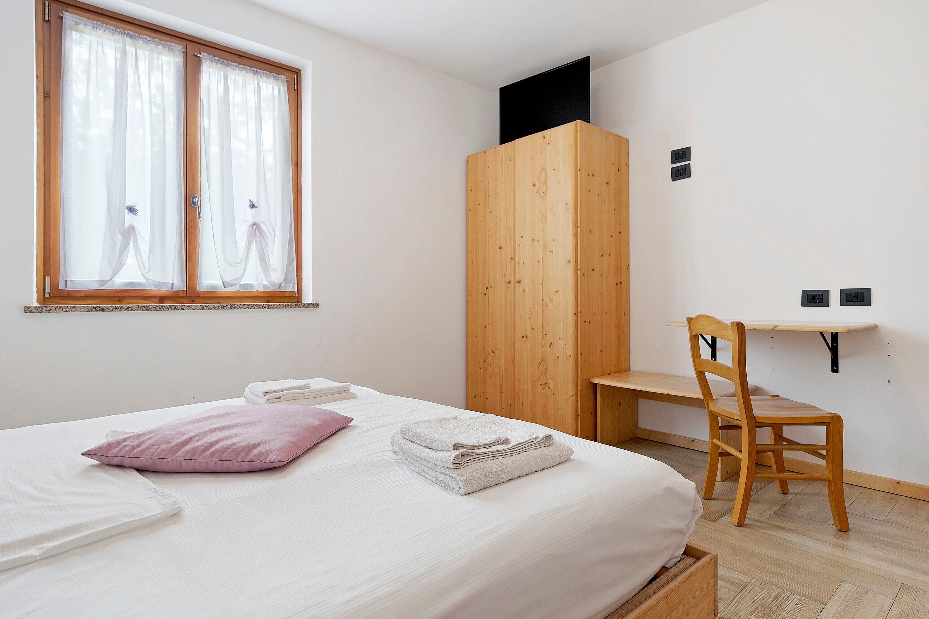 1 bedroom, WiFi, bed sheets