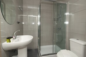 Bathroom - 2BR Apartment with Balcony in Paralimni (Paralimni)