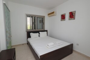 Iron/ironing board, free WiFi - 2BR Apartment with Balcony in Paralimni (Paralimni)