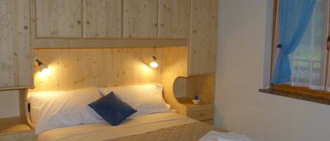WiFi, bed sheets