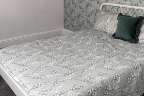 2 bedrooms, free WiFi, bed sheets - Apartment Sleeps 4 Near Southampton City Centre (Southampton)