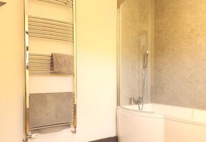 Bathroom - Stunning Retreat in the Heart of Matlock Bath (Matlock)