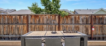 6BR Home | Sleeps 11 | Fireplace +Private Backyard