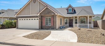 6BR Home | Sleeps 11 | Fireplace +Private Backyard