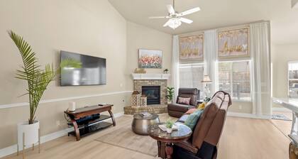 Spacious 6-bedroom house in marvelous Fresno with cool AC