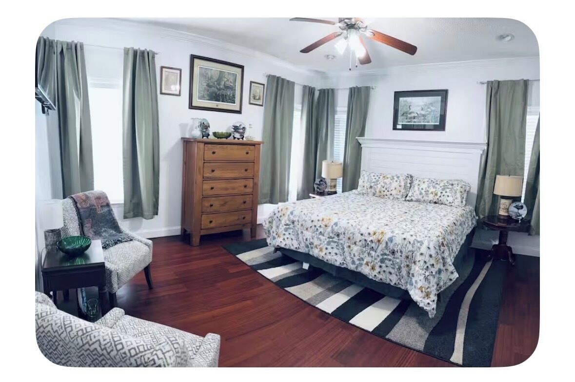 5 slaapkamers, een strijkplank/strijkijzer, gratis wifi, beddengoed