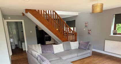 Holiday Home Sleeps 8 With Garden