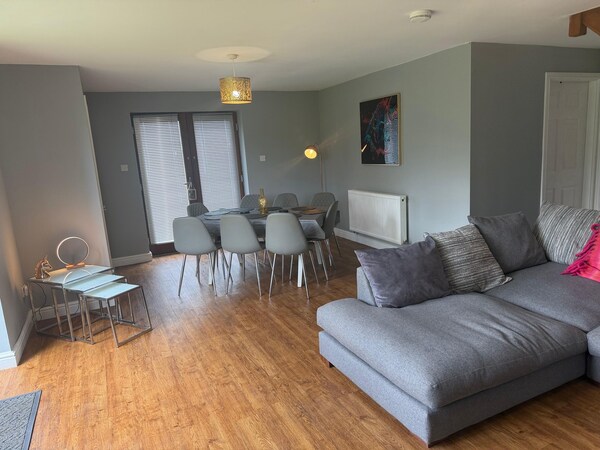 Cottage Sleeps 8 - Garden, Bbq, Pet-friendly - Warwickshire