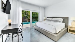 Room - Designer Pool Oasis • Walk to Wilton Drive (Wilton Manors)