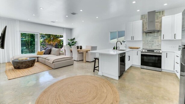 Interior - Designer Pool Oasis • Walk to Wilton Drive (Wilton Manors)