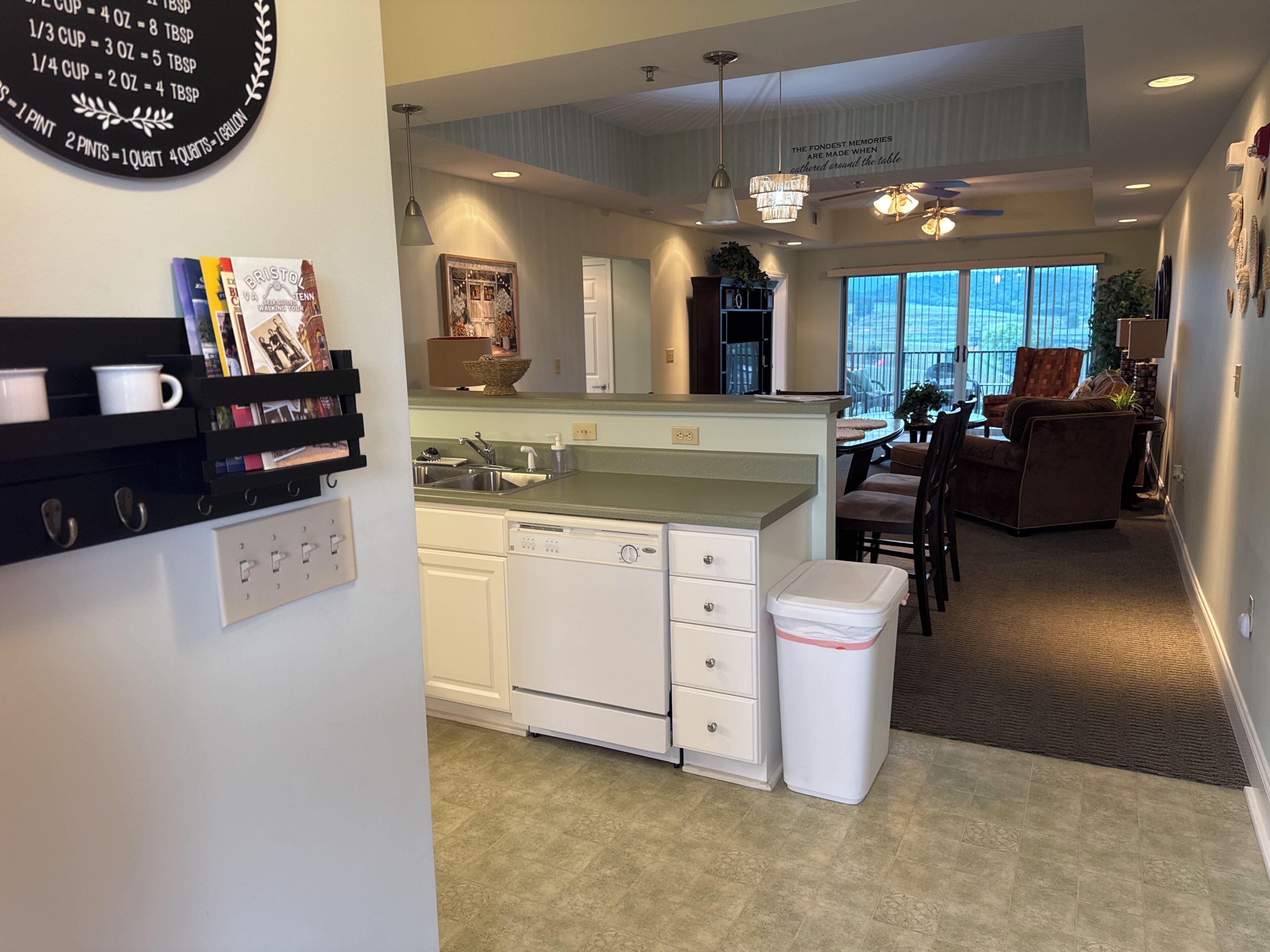Cozy 2-bedroom Condo In Beautiful Bristol With Ac And Gym Access - 브리스톨