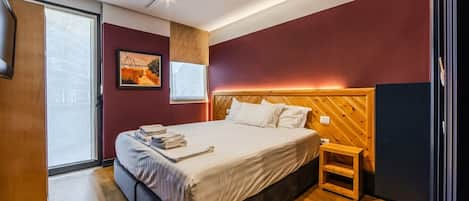 5 chambres, fer et planche à repasser, Wi-Fi, draps fournis