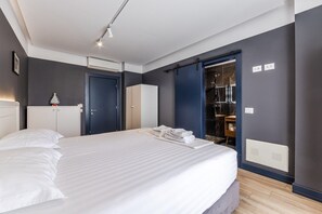 5 habitaciones, tabla de planchar con plancha, wifi y ropa de cama 