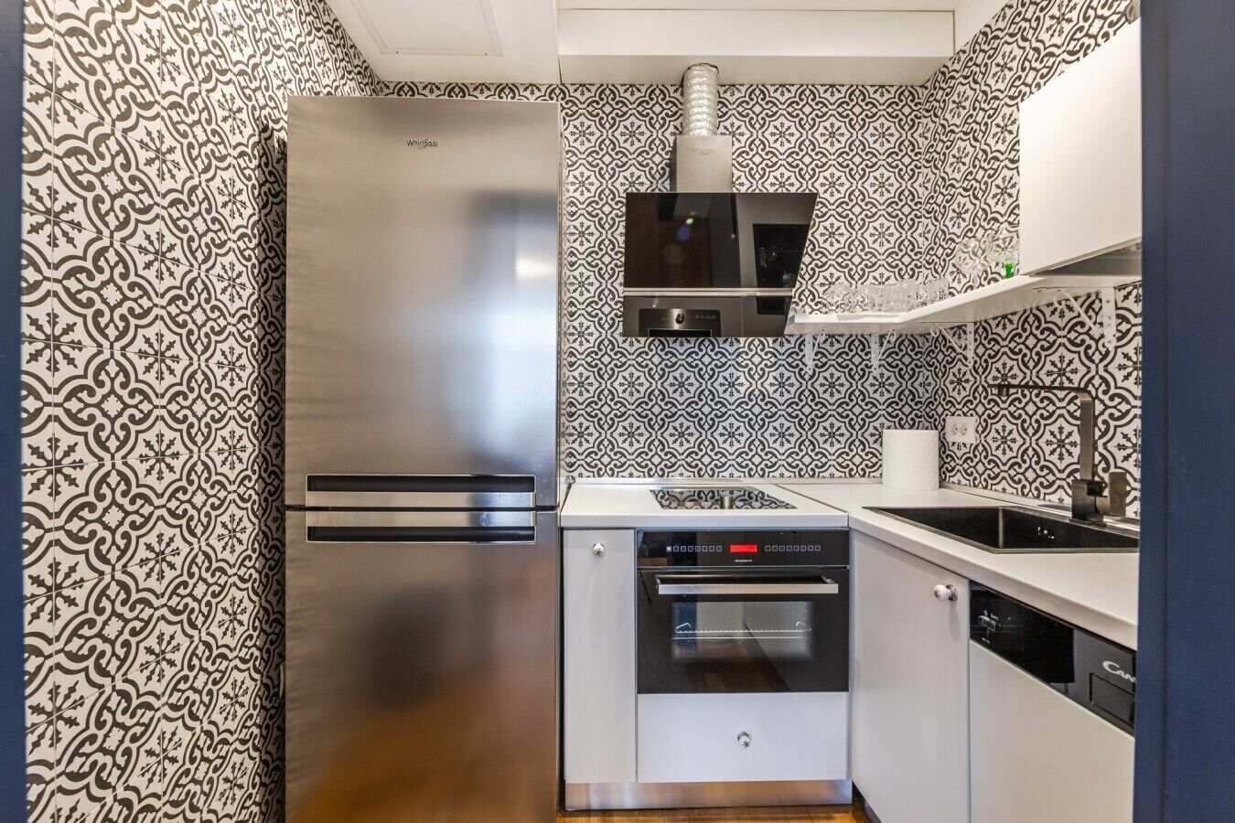 Fridge, oven, stovetop, cookware/dishes/utensils