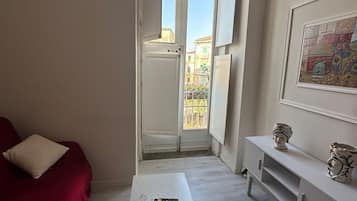 LĂ€genhet Comfort - utsikt mot staden | Vardagsrum