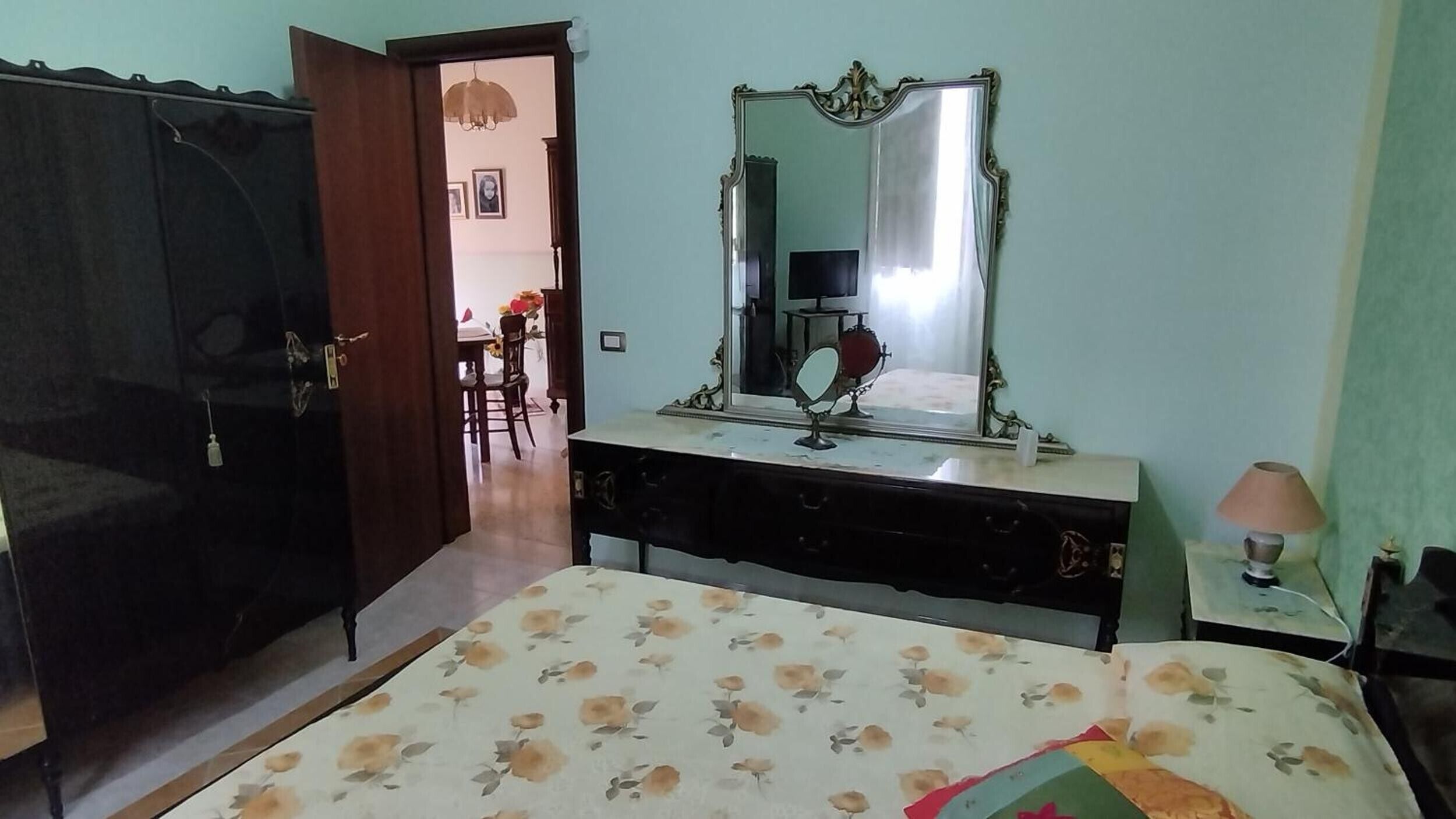 4 bedrooms, bed sheets