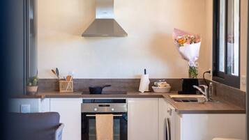 Coffee/tea maker, fridge, cookware/dishes/utensils