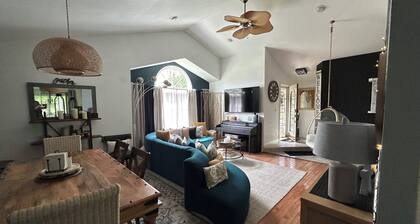 Spacious, 9-bed double house in peaceful setting, 12 miles from Frankenmuth